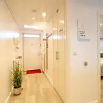 Apartment House 21 *